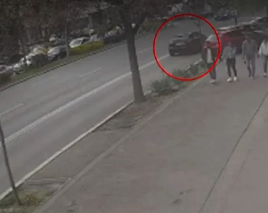 Accidentul s-a petrecut în dreptul unei stații de autobuz / captură: Știrile PRO TV