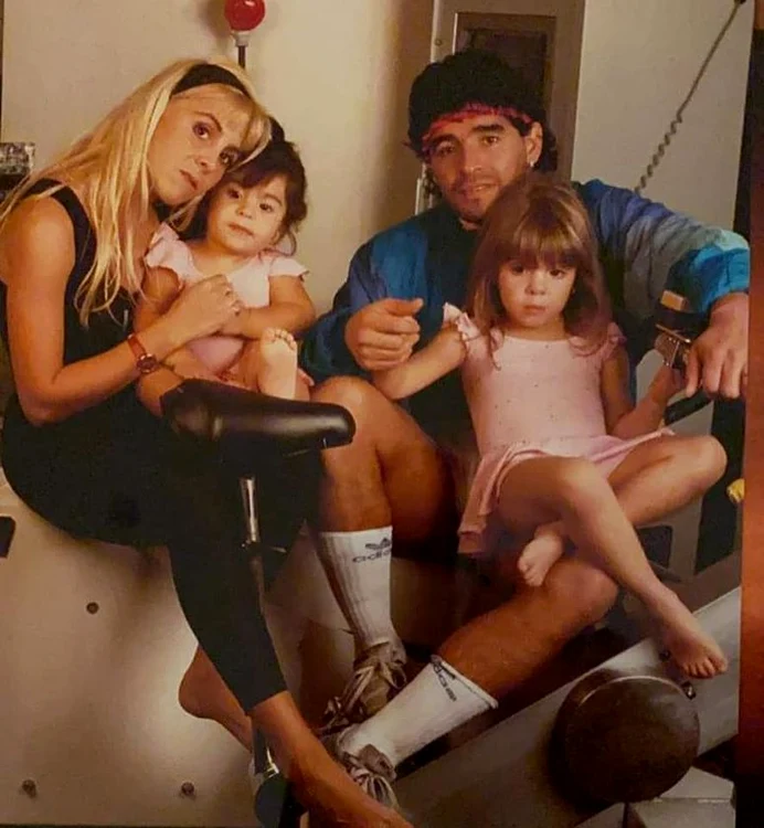 
    Maradona şi familia  