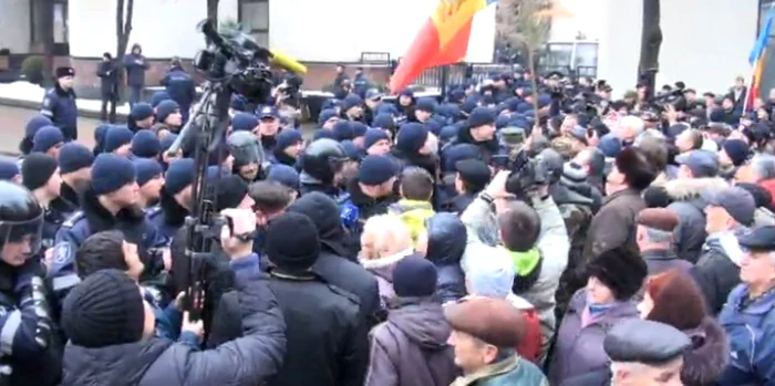 Protest in fata presedintiei organizat de platforma DA