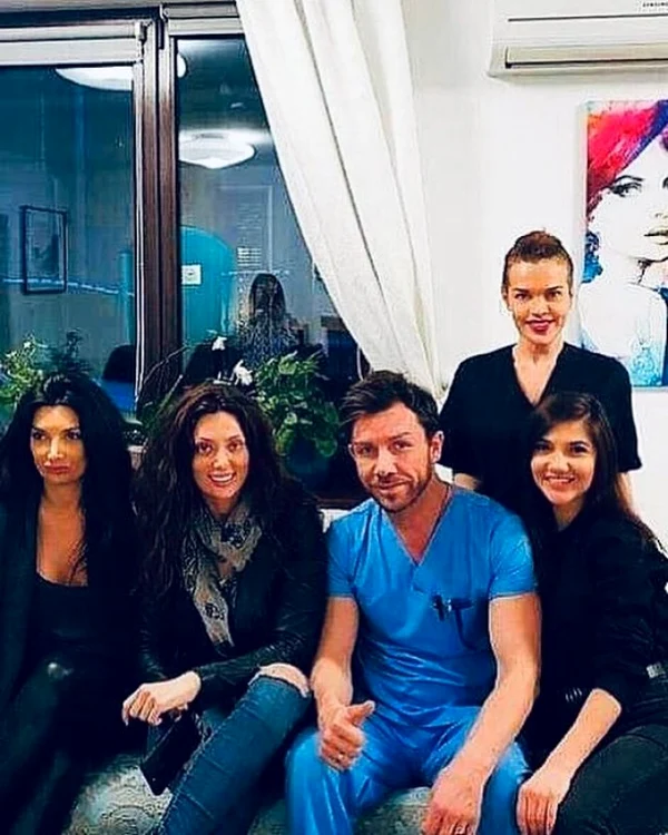 Claudia şi Paula Pavel s-au fotografiat alături de Matteo Politi