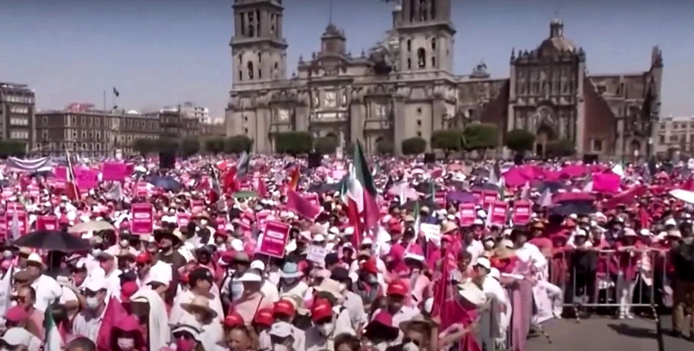 Sute de mii de oameni au ieșit în stradă în Mexic Foto: Captură Youtube