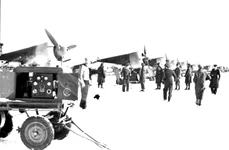 Avioane de vânătoare româneşti, IAR-80, pe aerodromul de la Tuzou, noiembrie 1942 (foto: Colecția personală Valeriu Avram)