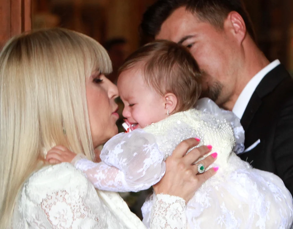 
    Elena Udrea și Adrian Alexandrov, la botezul fetiței lor  