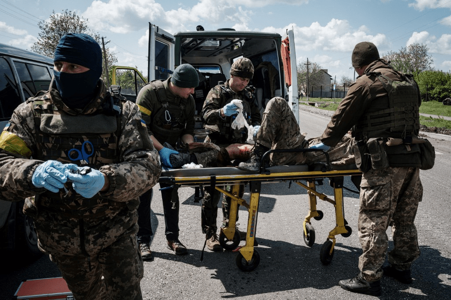 Arma secretă a Ucrainei, medicii din linia întâi: „Este imposibil să te obișnuiești” 