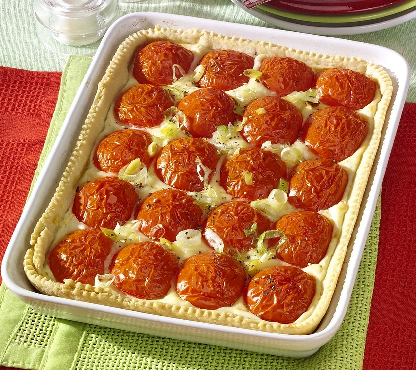tarta taraneasca cu rosii si branza jpeg