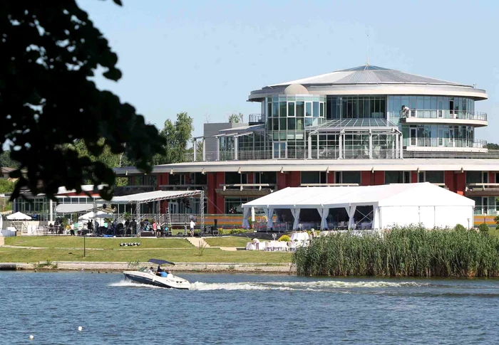 Nunta Andei Adam a fost plănuită într-un cadru de vis