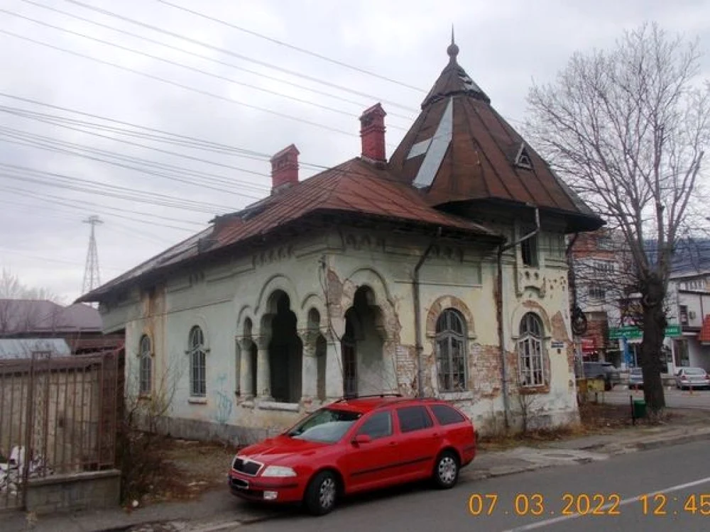 Imobile care arată jalnic sunt şi prin centrul oraşului. FOTO Poliţia Locală Piatra Neamţ
