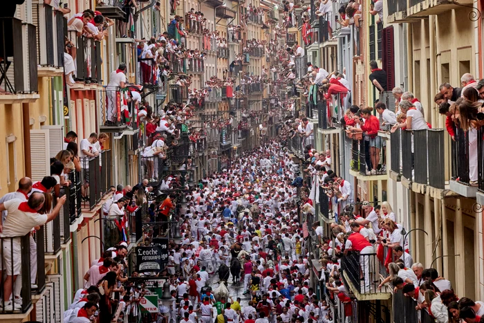 Festivalul San Fermín adună mii de participanți din întreaga lume (Foto: Profimedia)