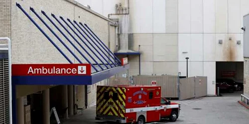 Ambulanţă la centrul de urgenţe al spitalului Methodist din Houston/Texas FOTO EPA-EFE
