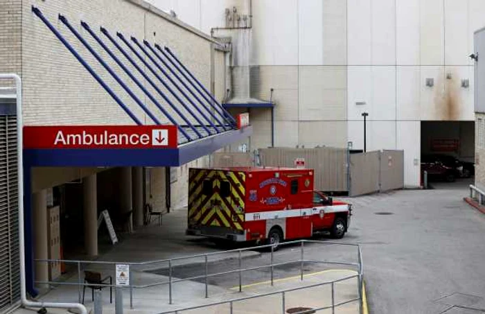 Ambulanţă la centrul de urgenţe al spitalului Methodist din Houston/Texas FOTO EPA-EFE