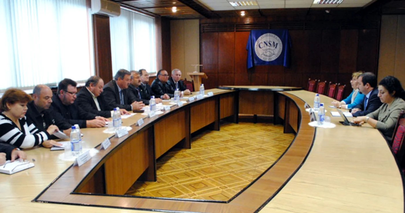 Liderii sindicali faţă în faţă cu reprezentanţii FMI FOTO cnsm.md