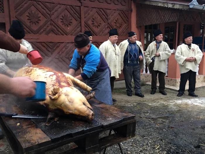 Tăiatul porcului de Ignat FOTO Karcsi Burjan