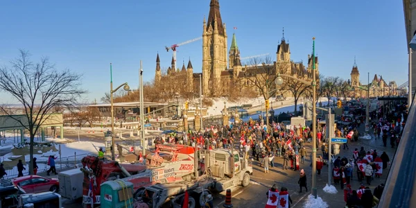 Proteste ale camionagiilor la Ottawa FOTO EPA-EFE