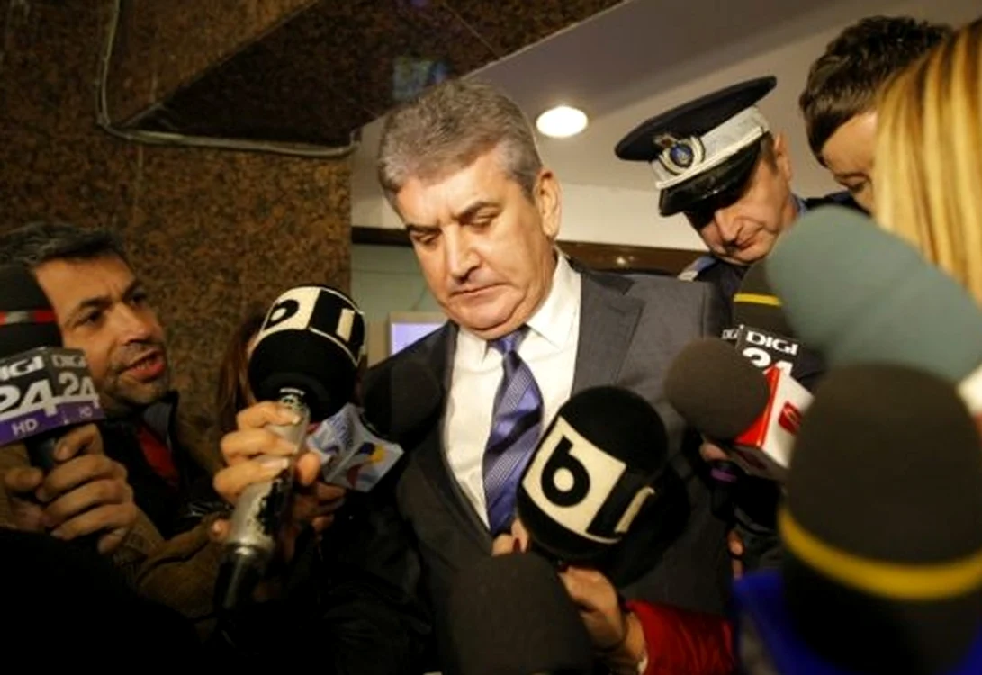 Gabriel Oprea părea iritat la ieşirea de la Parchet, subliniind că nu a "încălcat legea"