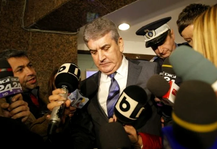 Gabriel Oprea părea iritat la ieşirea de la Parchet, subliniind că nu a "încălcat legea"