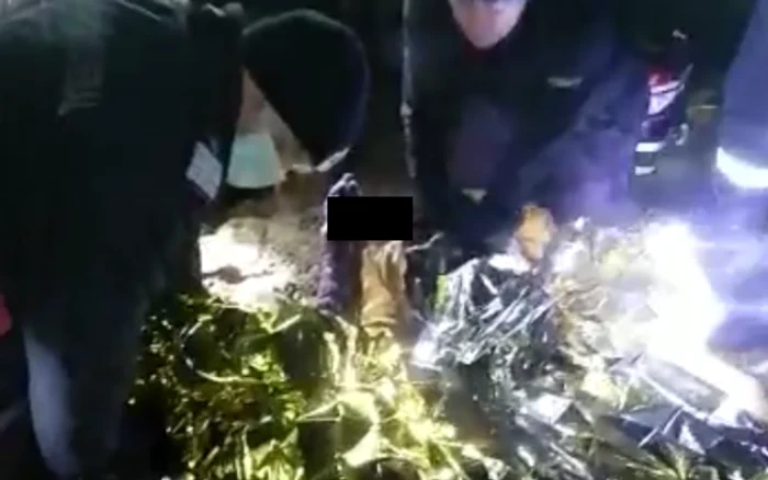 Copiii au căzut într-un heleșteu și au suferit o hipotermie severăfoto: ISU Dolj