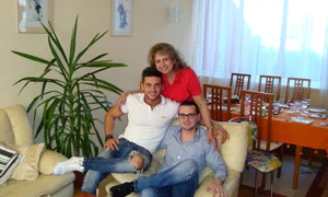 Frații Ciprian și Dorian, alături de "Mamișor" jpeg