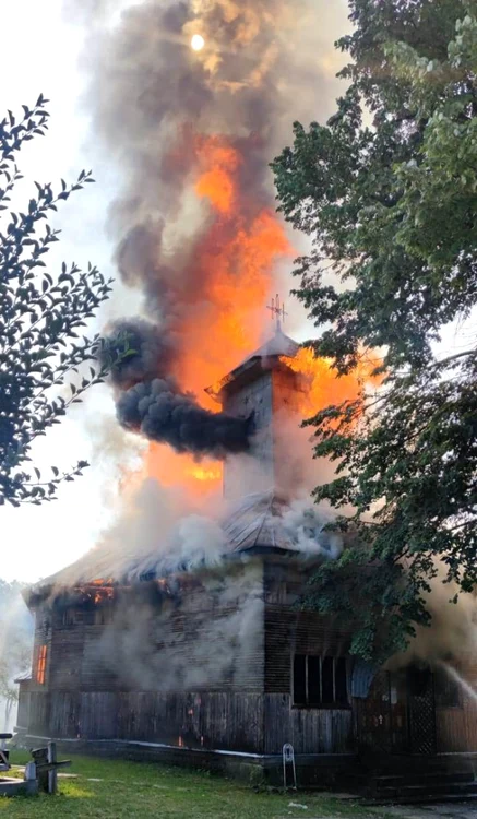 Biserica a ars total FOTO ISU Vrancea