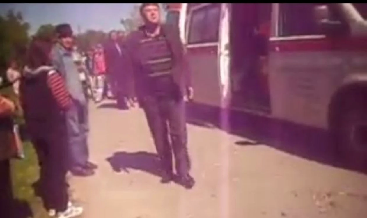 Primarul din comuna Orodel a devenit nervos când a vzăut că totul a fost filmat
