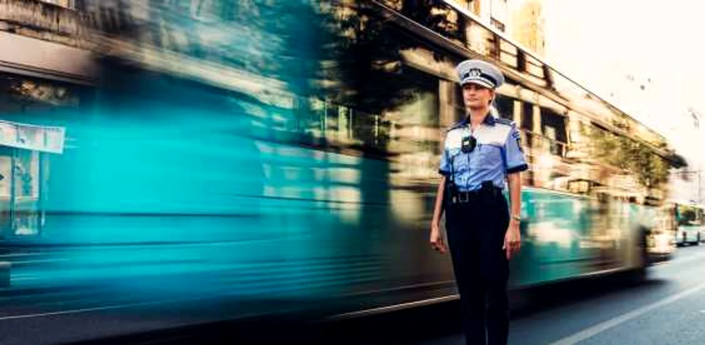 Bodycam-urile vor fi purtate de poliţişti în timpul intervenţiilor. FOTO Poliţia Română