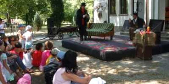 Râmnicu Vâlcea: Ţara lui Gufi la Teatrul Ariel - Adevărul la minut