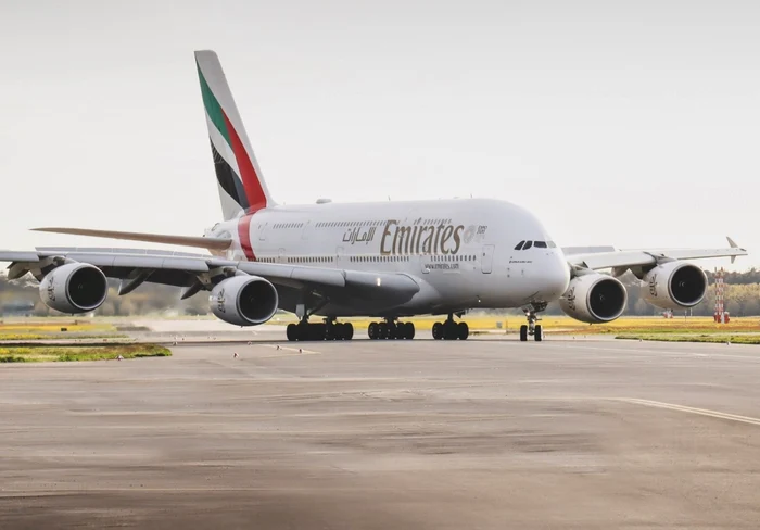 Avioanele companiei Emirates zboară aproape goale către Dubai FOTO Facebook