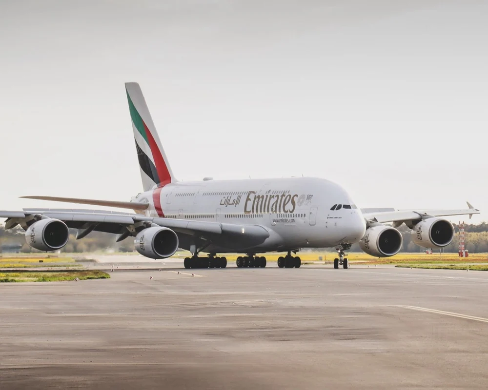 Războiul din Golf reduce drastic cererea de zboruri în regiune. Avioanele Emirates către Dubai zboară aproape goale