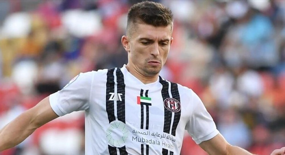 Hagi l-a lansat în fotbal, dar Tănase l-a uitat. Atacantul are prieten bogat