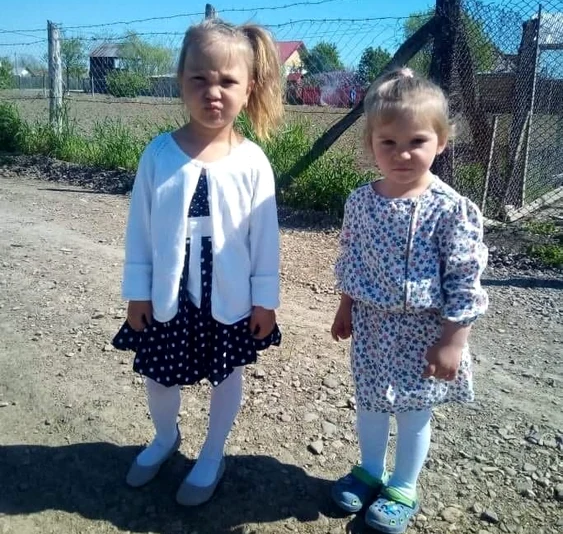 Andreea (4 ani) și Maria (3 ani) Facebook/ Asociația Glasul Vieții România 