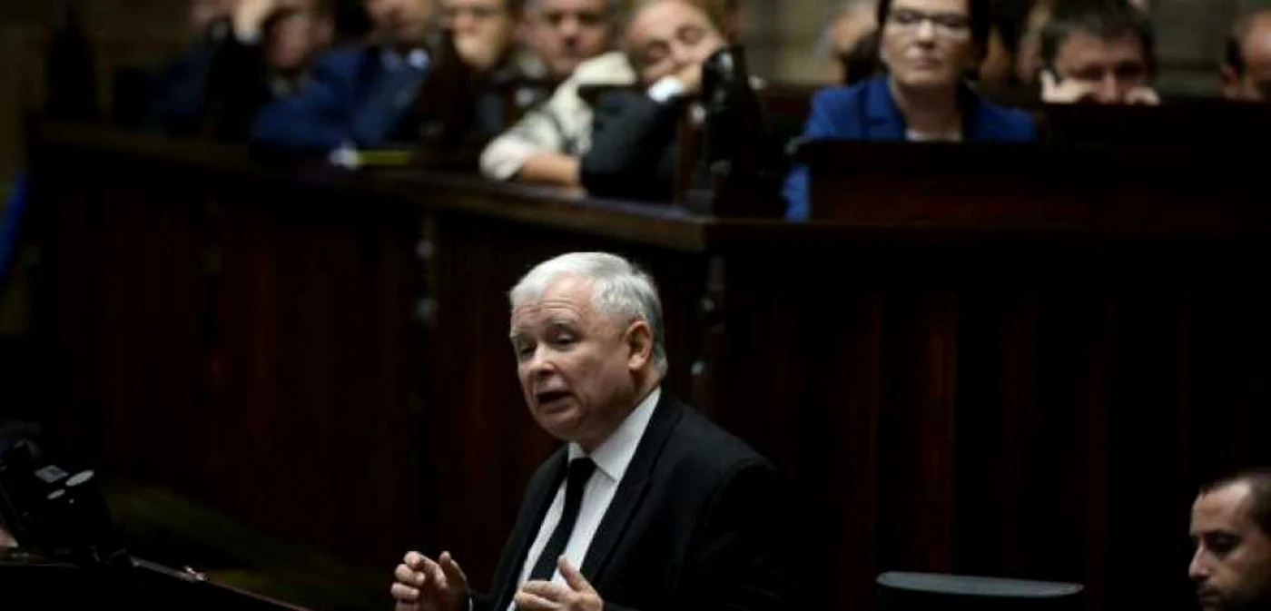 Jaroslaw Kaczynski (în centrul imagini) în Parlamentul polonez