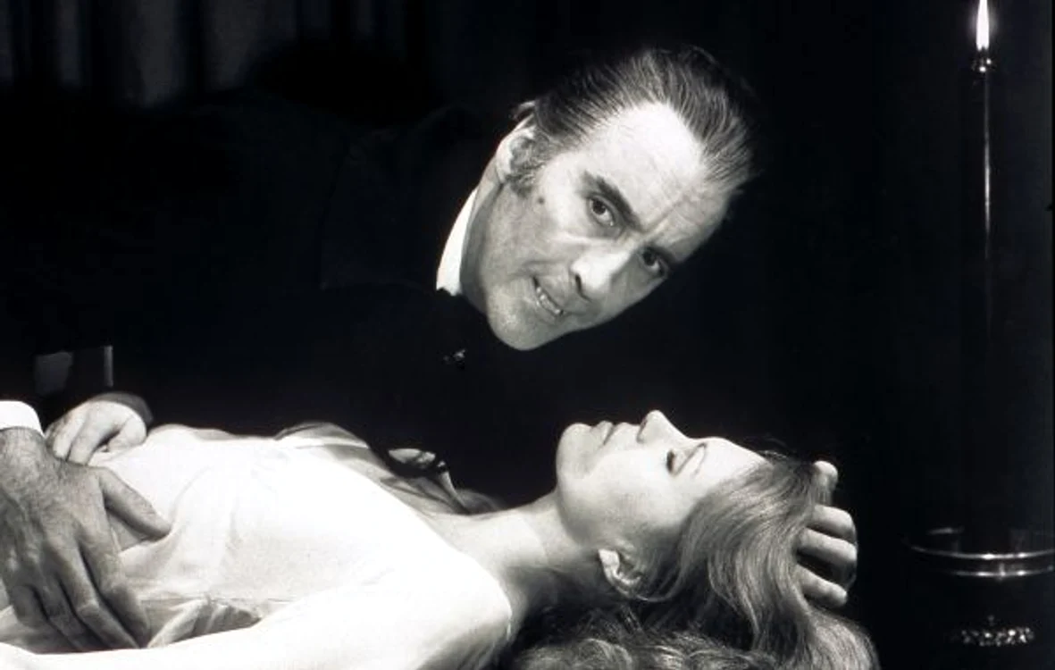 Christopher Lee l-a jucat pe Dracula, într-o serie de filme clasice produse de Hammer Horror
