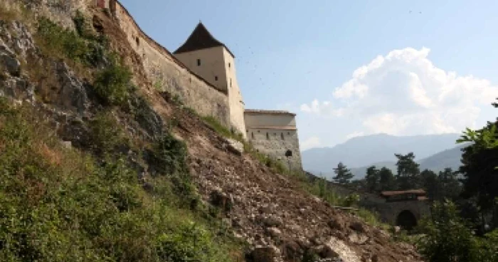 Braşov: Cetatea Râşnov, sprijinită de Sergiu Nicolaescu