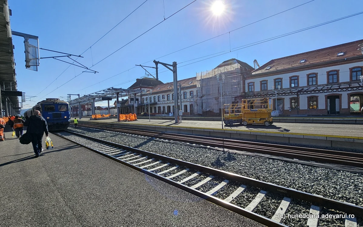Gara orașului Simeria. Foto: Daniel Guță. ADEVĂRUL