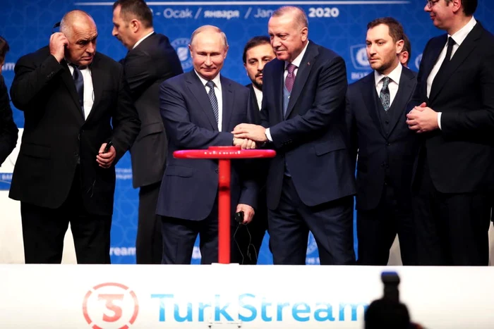 Preşedintele turc Recep Tayyip Erdogan, liderul rus  Vladimir Putin, premierul sârb  Aleksandar Vucic şi prim-ministrul bulgar Boyko Borissov, la ceremonia de inaugurare a Proiectului Turkstream, în Istanbul, pe 8 ianuarie 2020 Foto EPA EFE