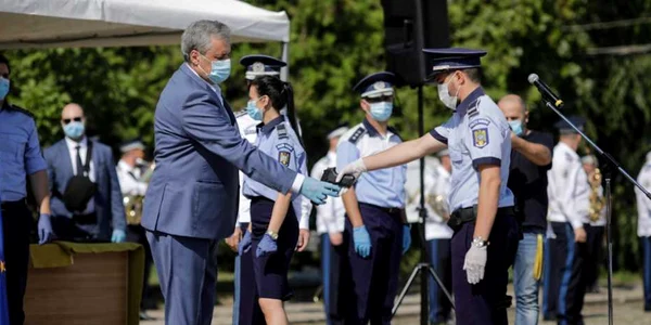 Marcel Vela ministrul de interne  pistol politist achizitii  politie FOTO Inquam Photos / George Călin