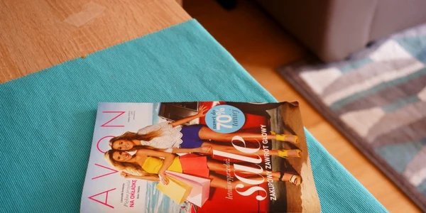 Catalog Avon FOTO Shutterstock