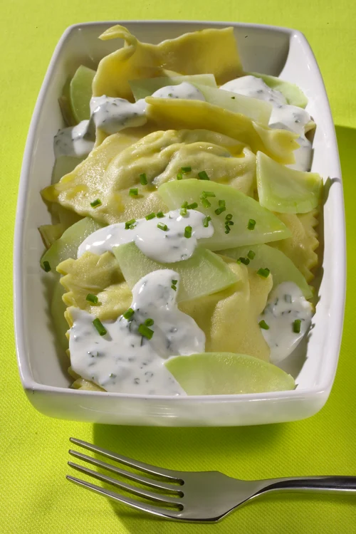 
    Ravioli cu gulie şi sos  