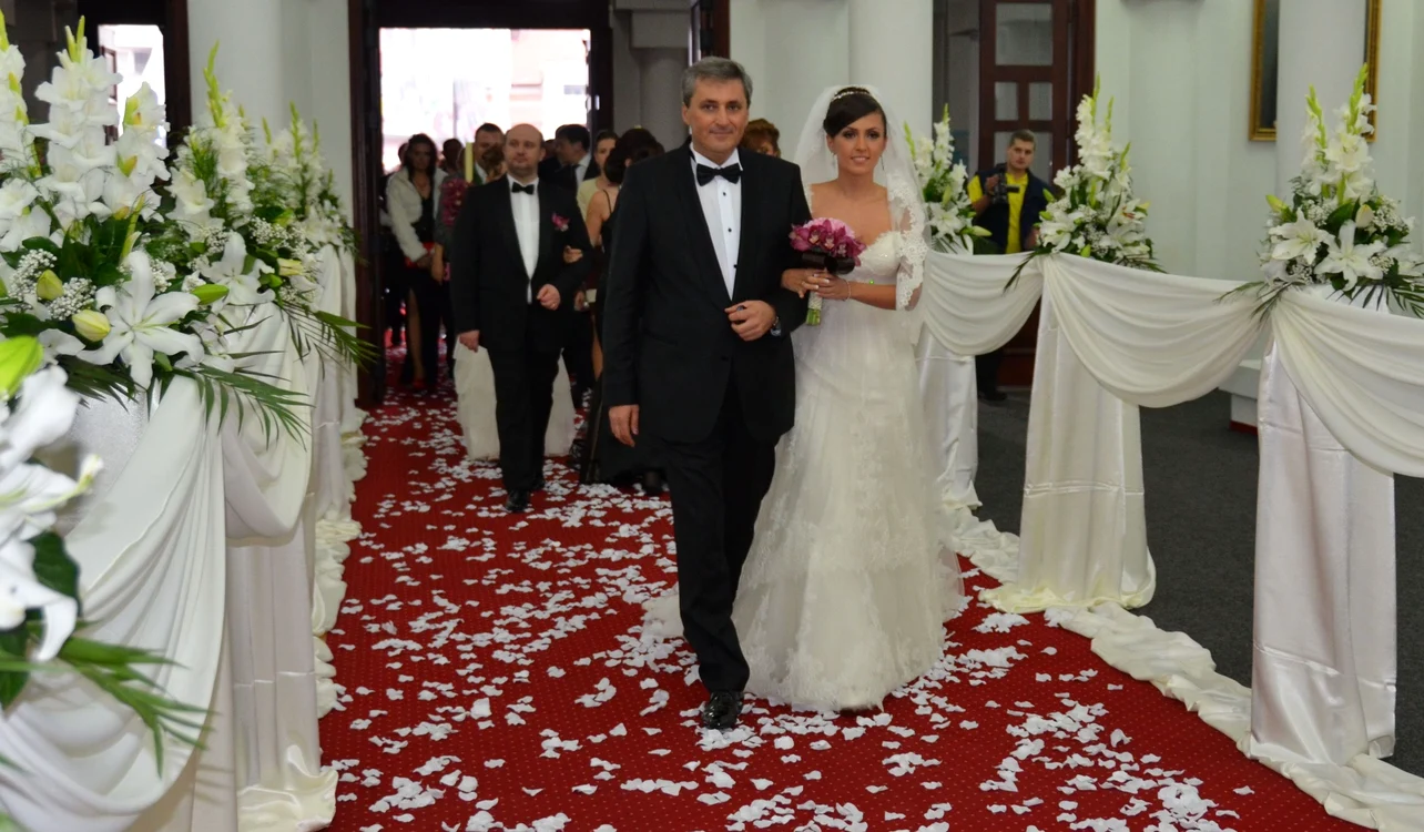 În 2012, Marcel Vela și-a condus fiica la altarfoto: www.7-zile.com