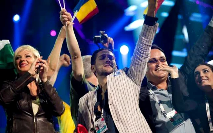 Prestaţia lui Cezar (centru) pe scena de la Malmo a asigurat României un loc în finala Eurovision 2013 FOTO EBU