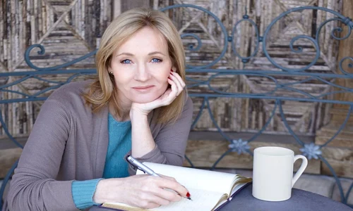 J K Rowling: Alegerile pe care le facem ne definesc mult mai bine decât aptitudinile pe care le avem  jpeg