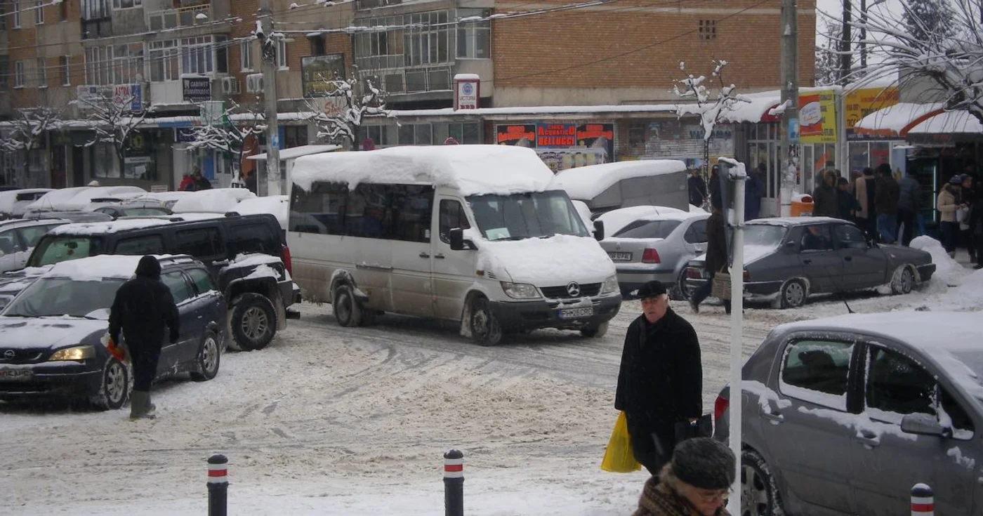 Aglomeraţie în zona trecerilor de pietoni