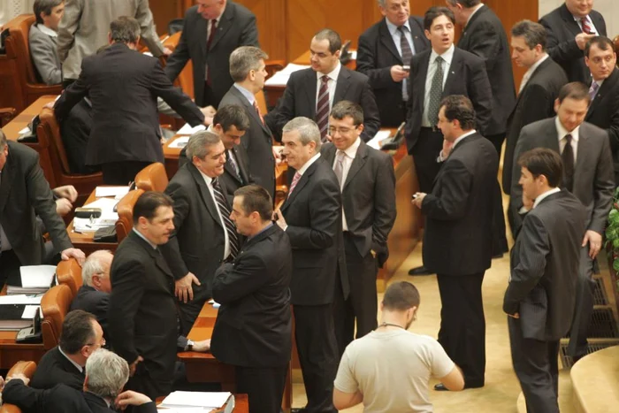 Parlamentul este ales pe o perioadă de patru ani 