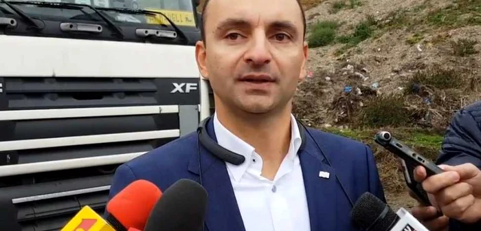 Adrian Dobre s-a arătat nemulţumit de faptul că autorităţile judeţene nu au rezolvat nici măcar problema terenului pe care ar trebui amplasată staţia de tratare a levigatului. FOTO: Ştefan Lică