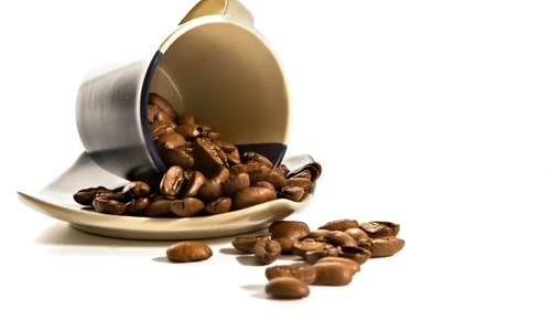 cafea boabe cu ceasca fotolia 4112747 subscription l jpeg