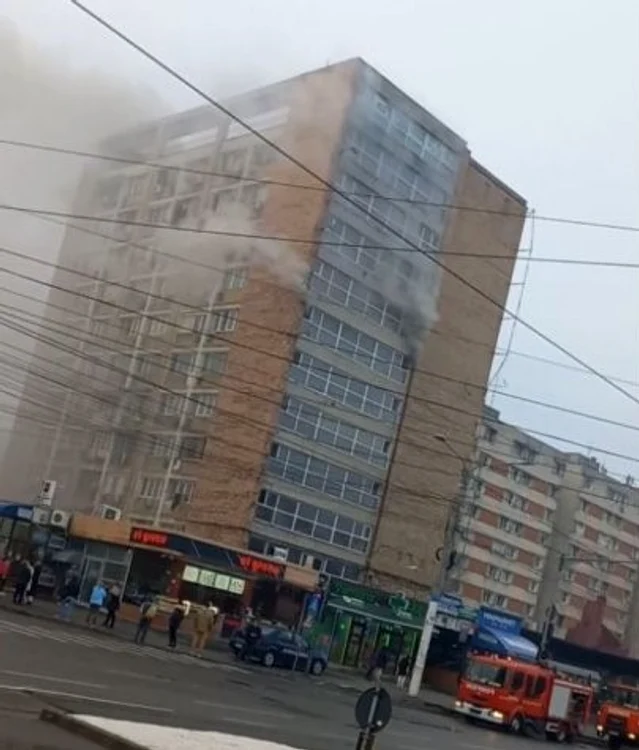 Incendiu la un bloc turn din Craiova