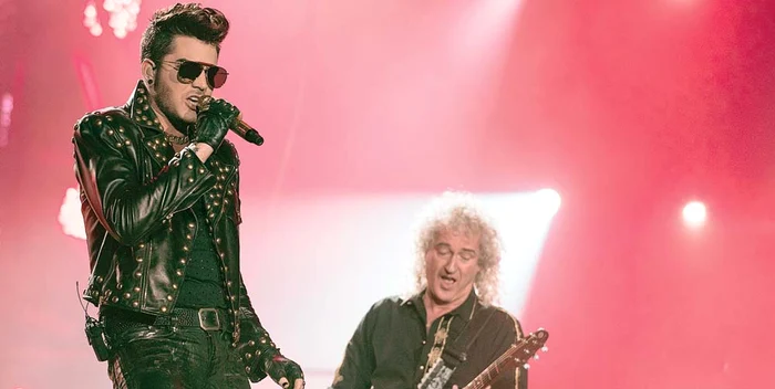 
    Adam Lambert,  noul solist al trupei  Queen, alături de  celebrul chitarist  Brian May  