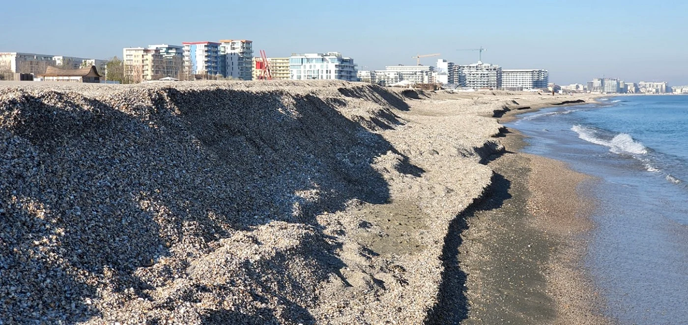 Marea erodează noile plaje foto: Kiteclub România
