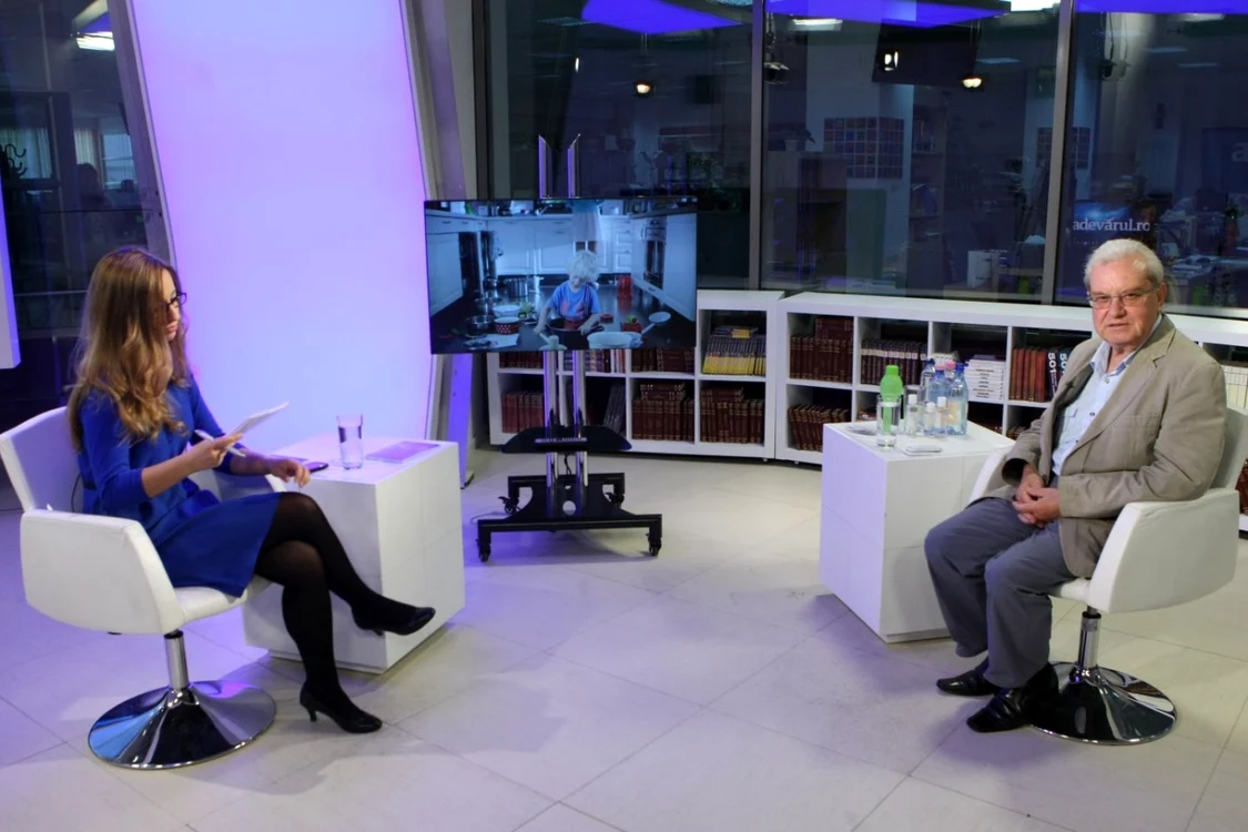 Prof. dr. Gheorghe Mencinicopschi ne învaţă cum să alegem apa pentru consum frecvent FOTO Marian Iliescu