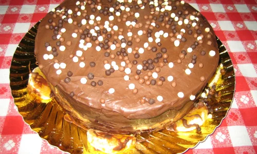 Tort cu crema de ciocolata si unt jpeg