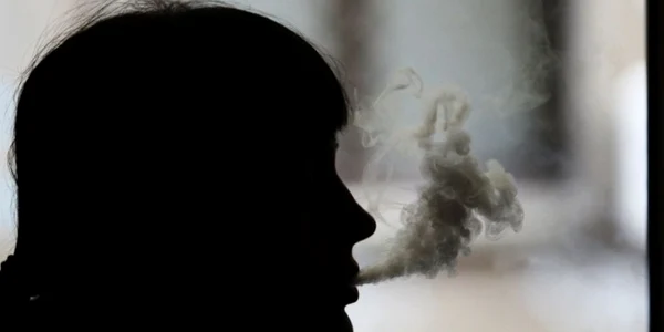 69,5% din fumătorii zilnici îşi aprind prima ţigară în primele 30 minute după trezire